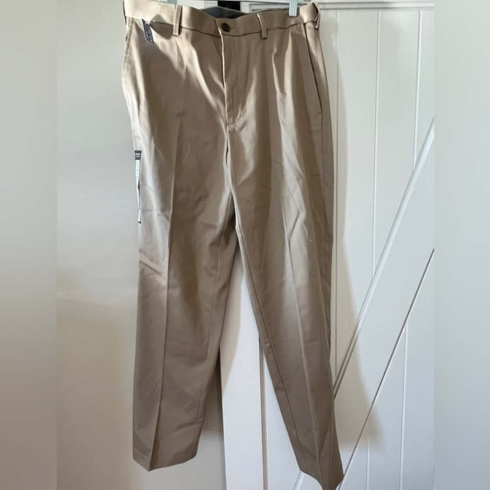 New Haggar Men Iron Free Premium Khaki Classic Fit Pant Flat‎ Front Sand 34Wx32L